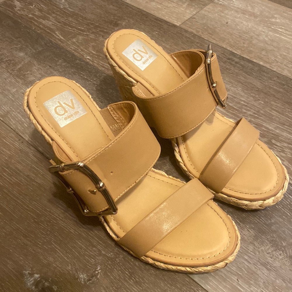 Very cute & comfortable DV Dolce wedges!Blake new condition.